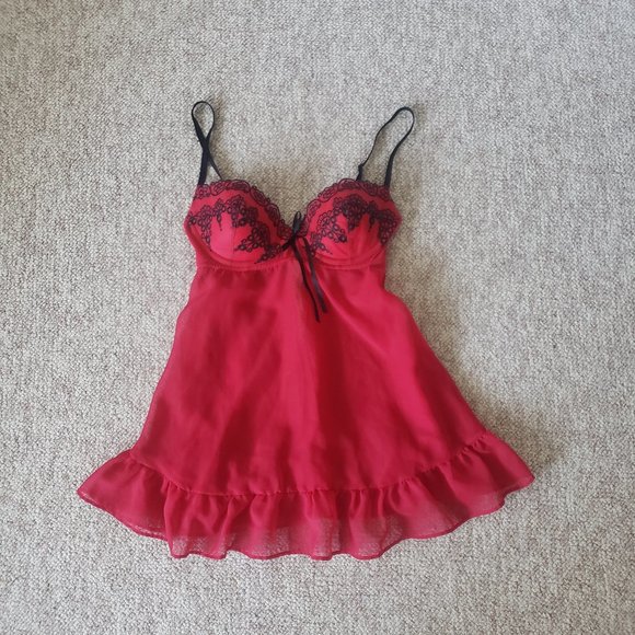 Red and black ruffled lingerie - Picture 2 of 9